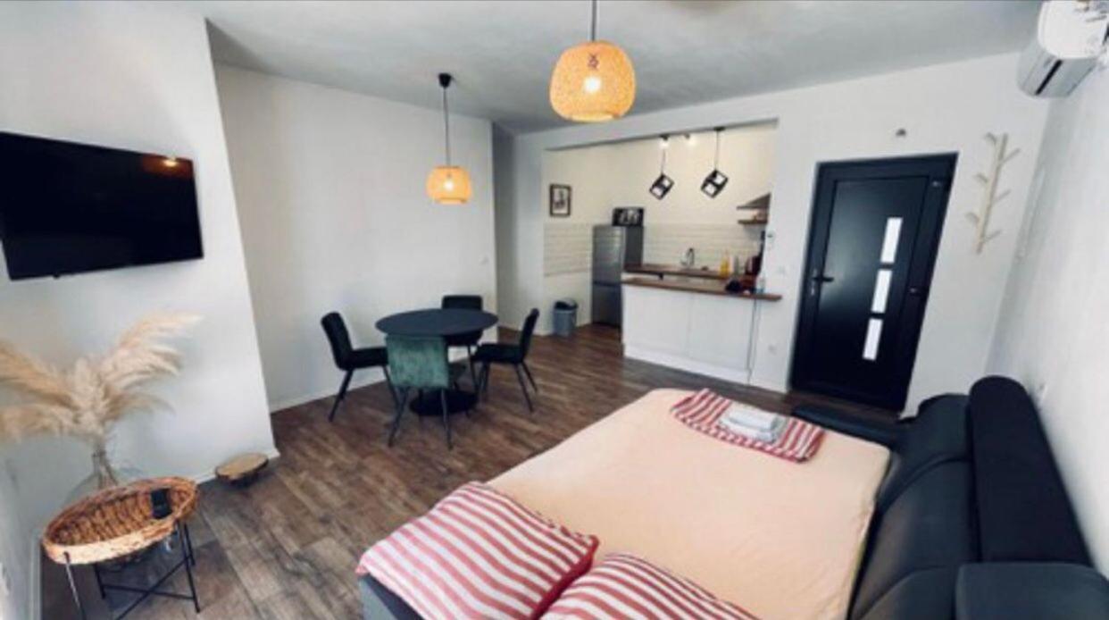 Apartments Martina Tisno Bagian luar foto