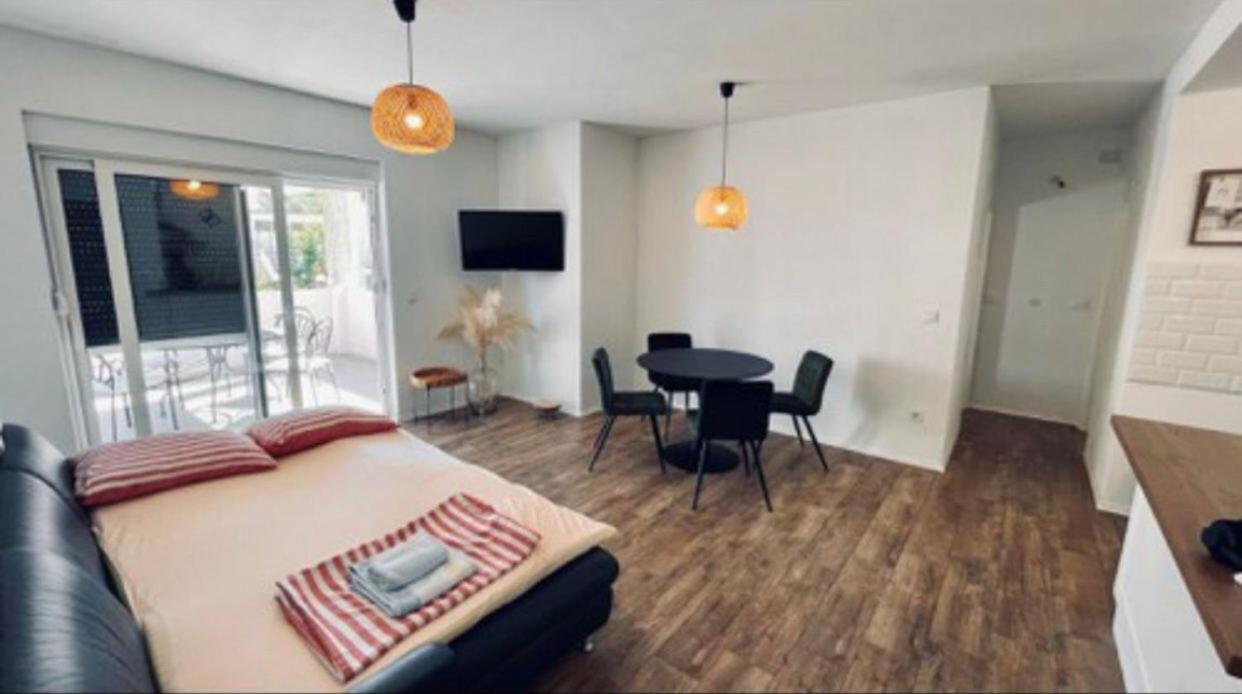 Apartments Martina Tisno Bagian luar foto