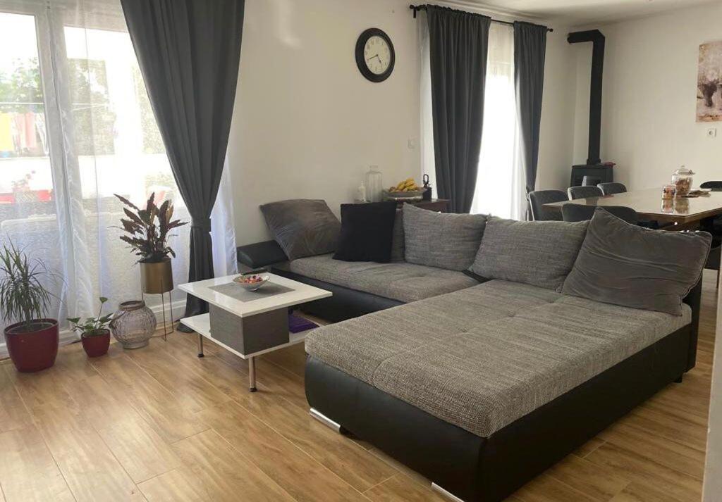 Apartments Martina Tisno Bagian luar foto