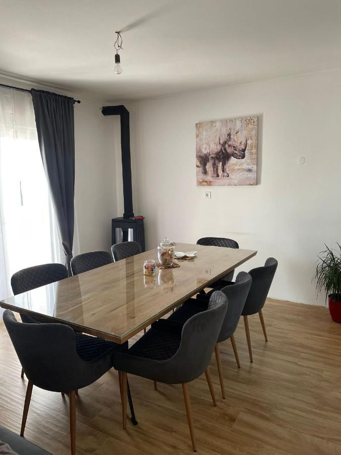 Apartments Martina Tisno Bagian luar foto
