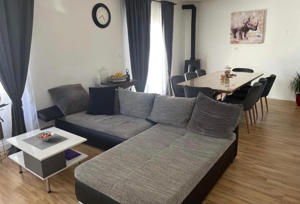 Apartments Martina Tisno Bagian luar foto